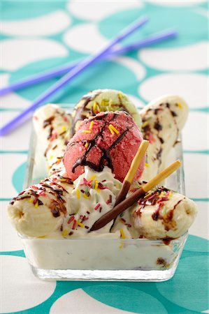 Banana split Stock Photo - Premium Royalty-Free, Code: 652-05807582