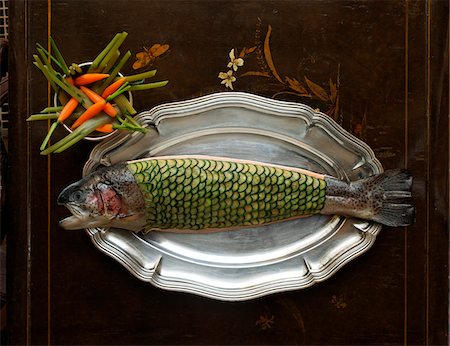 full restaurant - Salmon with zucchini scales on a silver platter Stock Photo - Premium Royalty-Free, Code: 652-05807624