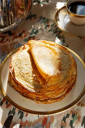 simsearch:652-05807418,k - Pile de crêpes Photographie de stock - Premium Libres de Droits, Code: 652-05807620