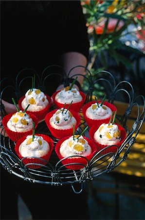 simsearch:652-05807192,k - Champignon farci à la mousse de fromage de chèvre et des herbes Photographie de stock - Premium Libres de Droits, Code: 652-05807714