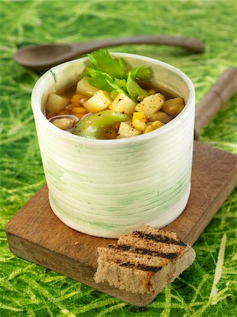 simsearch:652-03801992,k - Soupe de pois chiche, pomme de terre et céleri Photographie de stock - Premium Libres de Droits, Code: 652-05807784