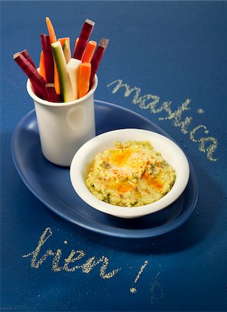 Broccoli guacamole dip with raw vegetables Foto de stock - Sin royalties Premium, Código: 652-05807791