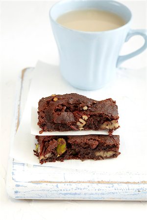 simsearch:652-05807432,k - Brownie vegan Photographie de stock - Premium Libres de Droits, Code: 652-05807819