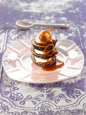 simsearch:652-05808249,k - Layered figs and mascarpone with Port jelly Foto de stock - Sin royalties Premium, Código: 652-05807931