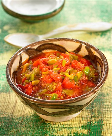simsearch:652-07655200,k - Salade tomates et poivre concassé Photographie de stock - Premium Libres de Droits, Code: 652-05807963