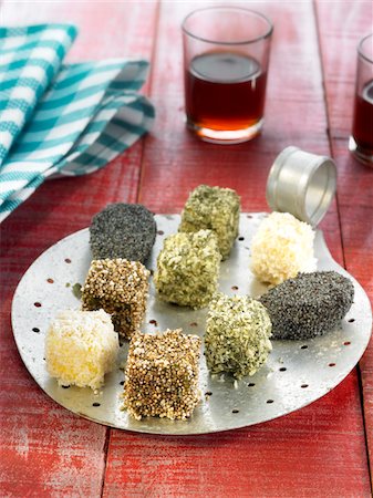 simsearch:652-03804341,k - Fruit and seed candies,kiwi,pineapple,apple,banana and tahini Foto de stock - Sin royalties Premium, Código: 652-05808039