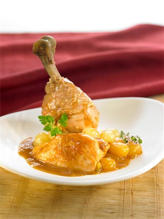 porte (entrée) - Capon with white grapes and Port and white wine sauce Stock Photo - Premium Royalty-Free, Code: 652-05808069