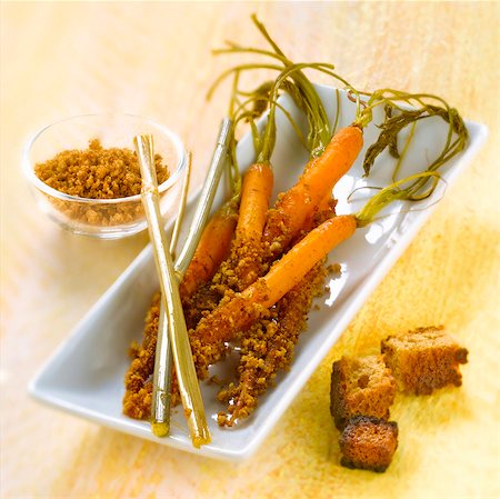 simsearch:652-05809524,k - Carrots with their tops coated with honey and crumbled gingerbread Foto de stock - Sin royalties Premium, Código: 652-05808205