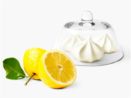 Small lemon-flavored meringues under a glass dome Stock Photo - Premium Royalty-Free, Code: 652-05808238