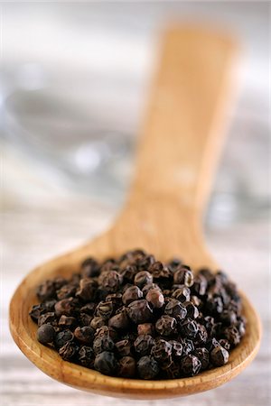 Black peppercorns Stock Photo - Premium Royalty-Free, Code: 652-05808288