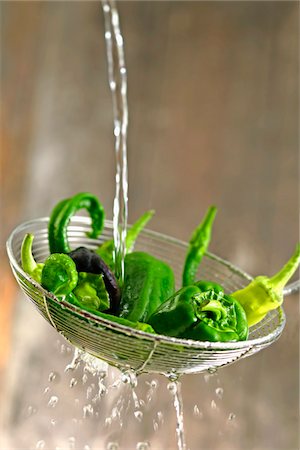 pimiento verde - Assorted green peppers Foto de stock - Sin royalties Premium, Código: 652-05808296