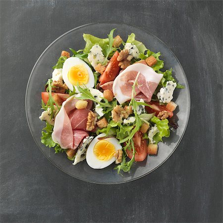 simsearch:652-03633169,k - Raw ham,walnut and roquefort mixed salad Foto de stock - Sin royalties Premium, Código: 652-05808421