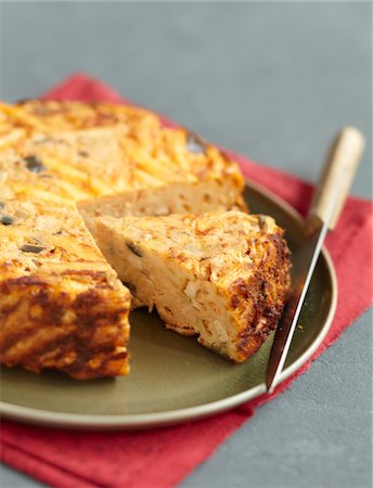 penne - Gâteau savoureux Penne, poulet et aubergine Photographie de stock - Premium Libres de Droits, Code: 652-05808452