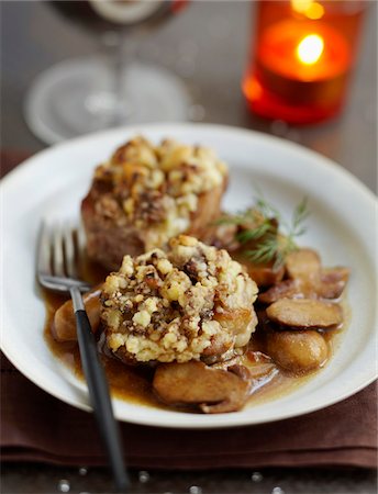 Crumble salé de veau aux cèpes Photographie de stock - Premium Libres de Droits, Code: 652-05808484