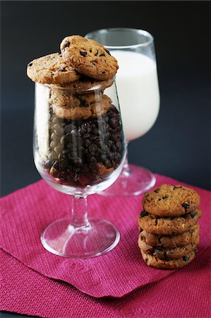 simsearch:652-05808239,k - Glass of chocolate chips and cookies and a glass of cookies Stock Photo - Premium Royalty-Free, Code: 652-05808622