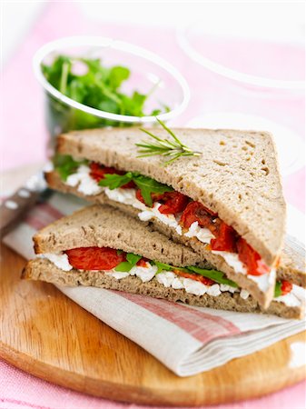 simsearch:652-05807166,k - Tomato,feta and basil club sandwich Foto de stock - Sin royalties Premium, Código: 652-05808647