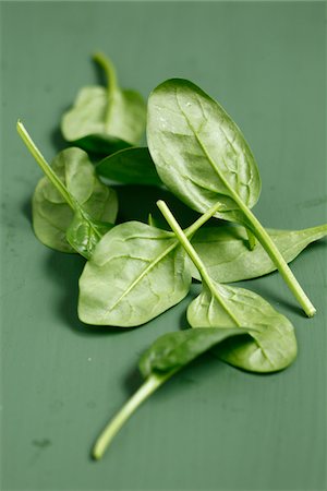 simmering - Baby spinach leaves Stock Photo - Premium Royalty-Free, Code: 652-05808641