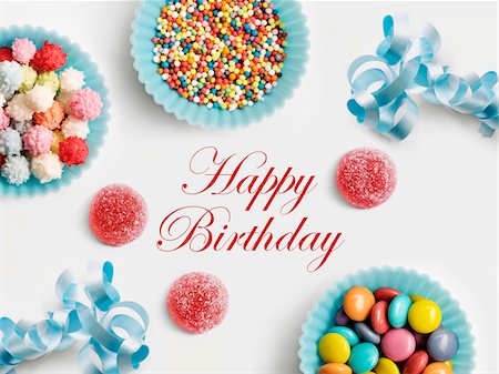 Blue paper cups full of sugar balls for decorating birthday cakes Stock Photo - Premium Royalty-Free, Code: 652-05808852