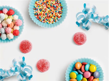 Blue paper cups full of sugar balls for decorating cakes Stock Photo - Premium Royalty-Free, Code: 652-05808853