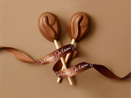 Sucettes au chocolat et ruban avec l'inscrition « Je t'aime » Photographie de stock - Premium Libres de Droits, Code: 652-05808878