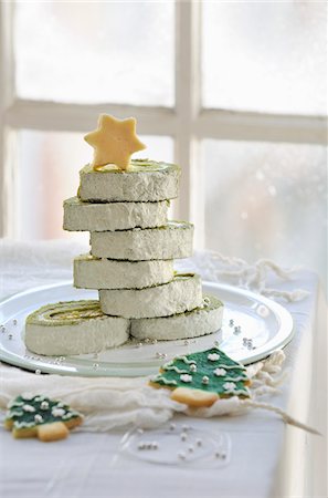 simsearch:652-05807418,k - Stacked slices of green tea-flavored log cake Stock Photo - Premium Royalty-Free, Code: 652-05808905