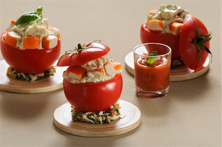 surimi - Tomates farcies avec roquette et fromage de chèvre Photographie de stock - Premium Libres de Droits, Code: 652-05808939