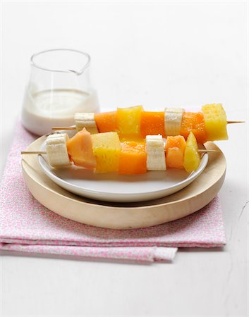 simsearch:652-05808500,k - Exotic fruit brochettes with cinnamon Foto de stock - Sin royalties Premium, Código: 652-05808943