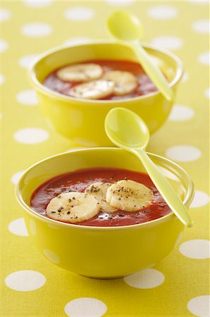 simsearch:652-05808987,k - Tomato soup with sliced bananas and ground pepper Stock Photo - Premium Royalty-Free, Code: 652-05808971