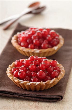 simsearch:652-05807888,k - Redcurrant tartlets Foto de stock - Sin royalties Premium, Código: 652-05808984