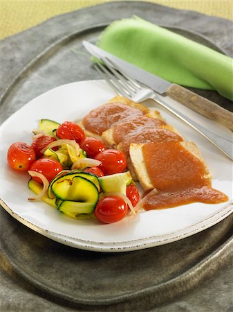 Tofu grillé avec sauce de moutarde de Dijon et de coing Photographie de stock - Premium Libres de Droits, Code: 652-05809043