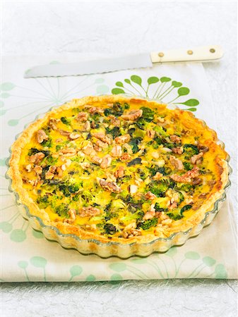 simsearch:825-05836429,k - Cream of carrot,broccoli,leek and spinach savoury tart Foto de stock - Sin royalties Premium, Código: 652-05809053