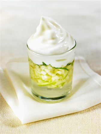 Gin tonic with Granny Smith apples,mint and cocktail Fotografie stock - Premium Royalty-Free, Codice: 652-05809116