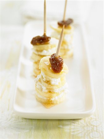 simsearch:652-05807831,k - Energy-boosting banana and fromage frais ,raisin and honey appetizers Stock Photo - Premium Royalty-Free, Code: 652-05809121