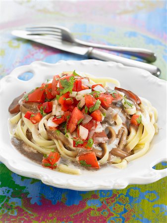 Linguinis with bean,tomato,onion and oat cream sauce Stock Photo - Premium Royalty-Free, Code: 652-05809139