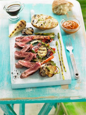 simsearch:652-03805128,k - Veal fillet with grilled vegetables Stock Photo - Premium Royalty-Free, Code: 652-05809174