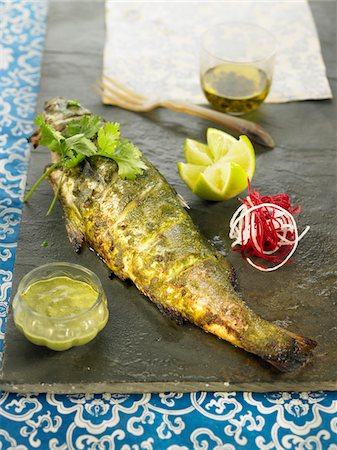 simsearch:652-05807371,k - Grilled sea bream marinated in mint and garam massala Foto de stock - Sin royalties Premium, Código: 652-05809213