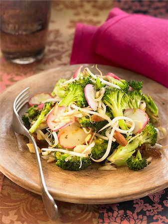 simsearch:652-03803537,k - Pan-fried broccoli with radishes,beansprouts and dried fruit Stock Photo - Premium Royalty-Free, Code: 652-05809234