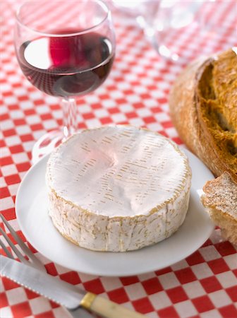 simsearch:652-03633359,k - Camembert, bread and a glass of red wine Stock Photo - Premium Royalty-Free, Code: 652-05809252