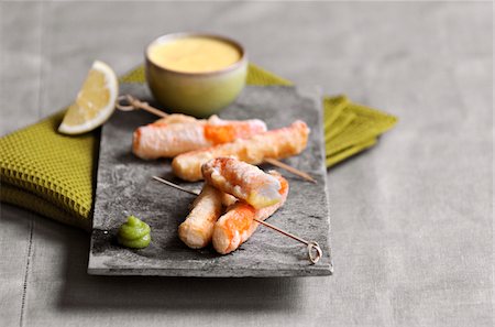 surimi - Tempuras de surimi avec lait caillé de citron Photographie de stock - Premium Libres de Droits, Code: 652-05809299