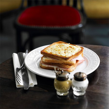 simsearch:652-03800674,k - Ham and cheese  toasted sandwich topped with grilled cheese Foto de stock - Sin royalties Premium, Código: 652-05809307