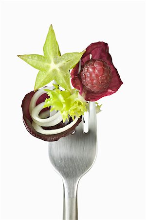 simsearch:652-03801667,k - Fruit and vegetables on a fork Foto de stock - Sin royalties Premium, Código: 652-05809315