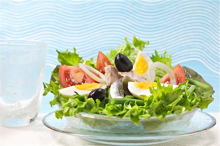 salad tuna - Salade Niçoise with black olives and anchovies Stock Photo - Premium Royalty-Free, Code: 652-05809316