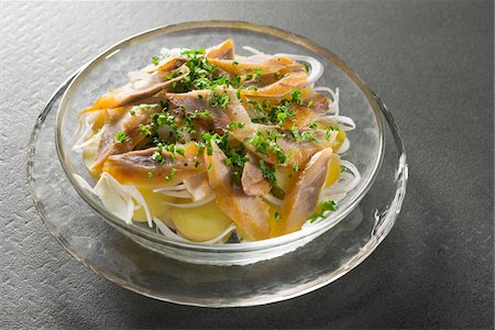 simsearch:652-03804228,k - Potato,herring and white onion salad Foto de stock - Sin royalties Premium, Código: 652-05809342