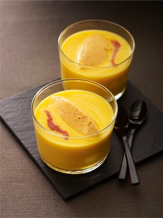 simsearch:652-05809696,k - Cream of sweet potato soup with goat's cheese Foto de stock - Sin royalties Premium, Código: 652-05809412