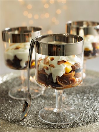 Dried fruit and whipped cream Verrines Foto de stock - Sin royalties Premium, Código: 652-05809494