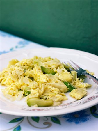 Scrambled eggs with yucca flowers Fotografie stock - Premium Royalty-Free, Codice: 652-05809545