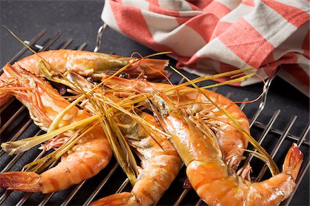 Big shrimps with citronella cooked on a barbecue Stock Photo - Premium Royalty-Free, Code: 652-05809574