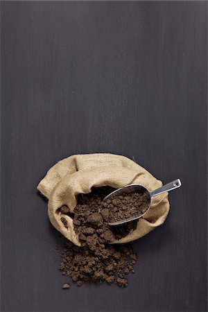 soil - Bag of organic earth Stock Photo - Premium Royalty-Free, Code: 652-05809582