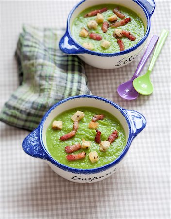 diced bacon - Cream of pea soup for kids Stock Photo - Premium Royalty-Free, Code: 652-05809652