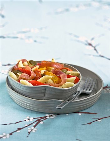 simsearch:652-03802660,k - Penne,pepper and ham salad Foto de stock - Sin royalties Premium, Código: 652-05809688